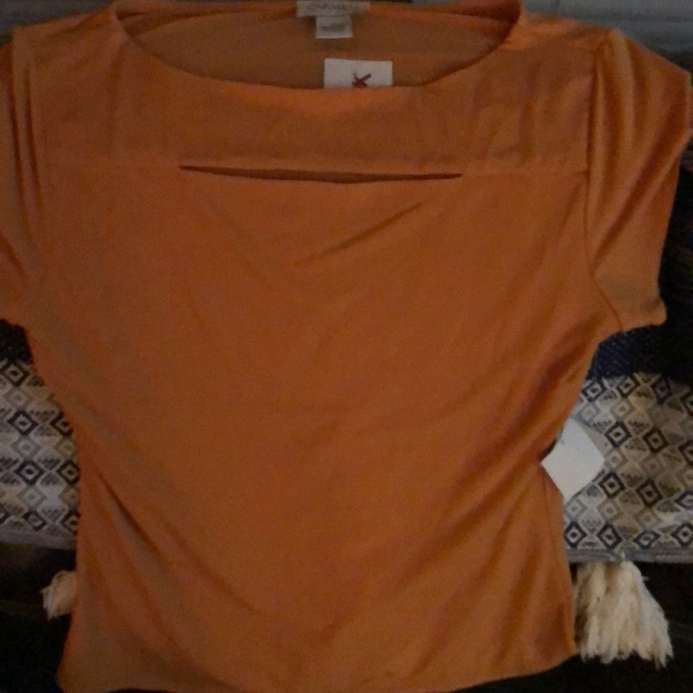 Very elegant dress shirt still has tags in it